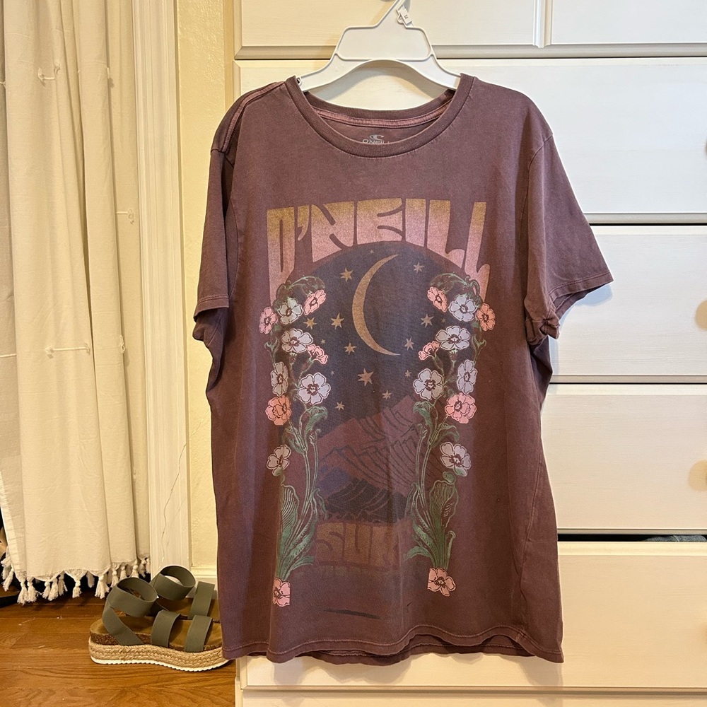 Oversized graphic tee